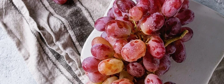 Can Pregnant Women Eat Grapes?