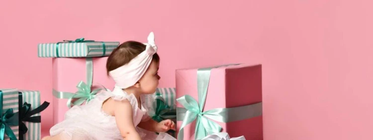 56 Nombres Que Significan Regalo Para Bebés | Peanut