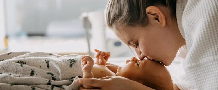 ¿Cuántas veces debe hacer popó un bebé de 8 semanas al día?