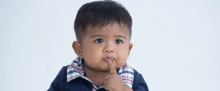 ¿Cuantos huesos tiene un bebe?
